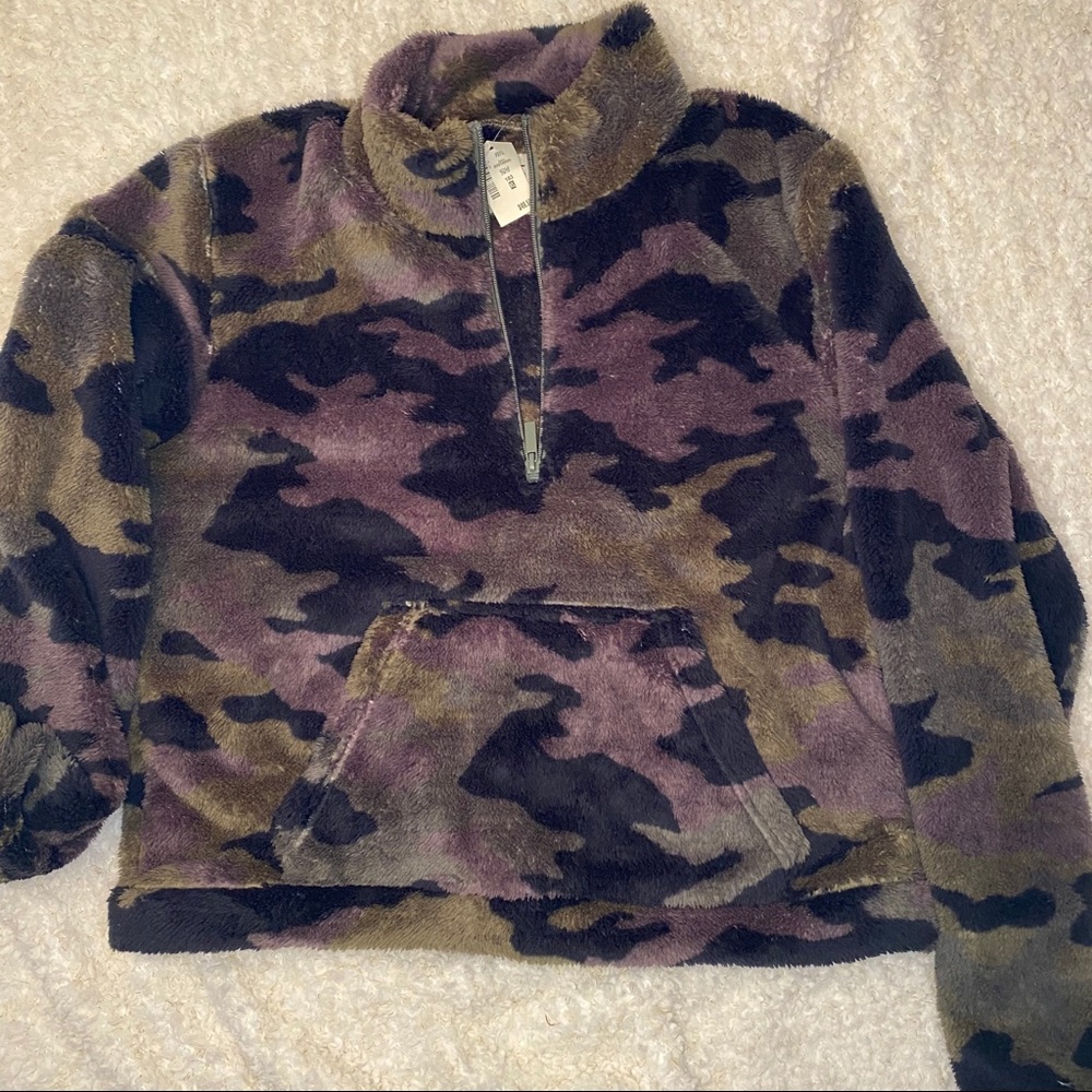 NWT - Aero Sherpa Pullover